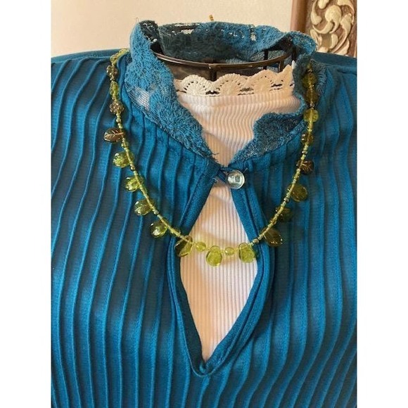 Vintage Green Beaded Necklace Olive Leaf Dangle Gold Clasp Elphaba  Jewelry - Picture 6 of 9